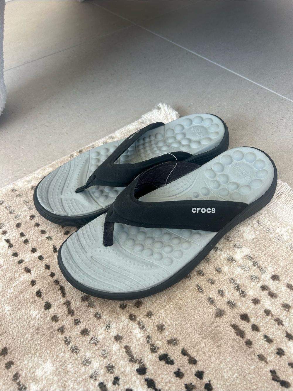 CROCS Women’s/Unisex Black and Light Gray Flip Sandals❤️8 - Picture 9 of 9
